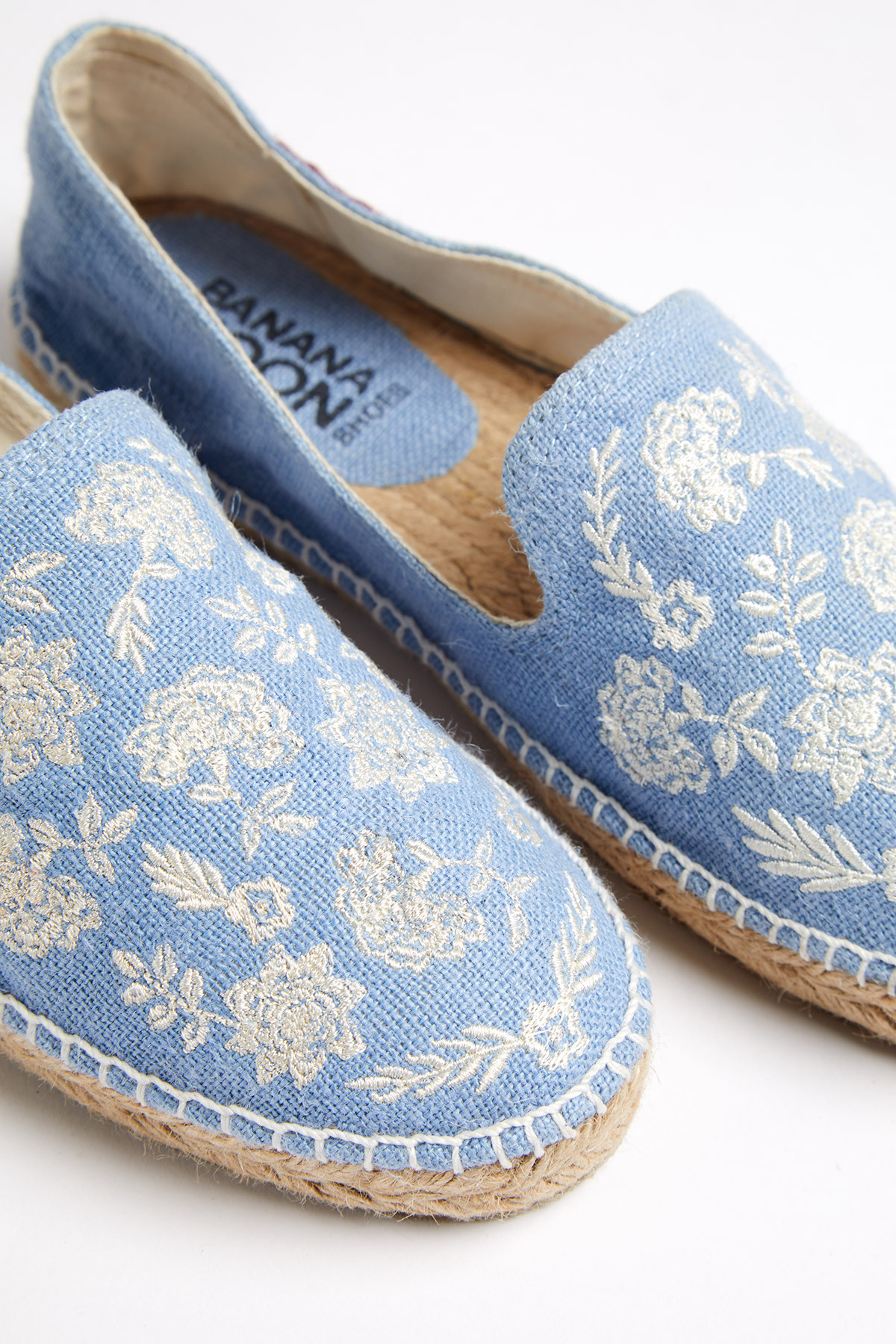 Beloved bestikke smøre Women's blue espadrilles with floral embroidery | IASMIN ESPADRILLE