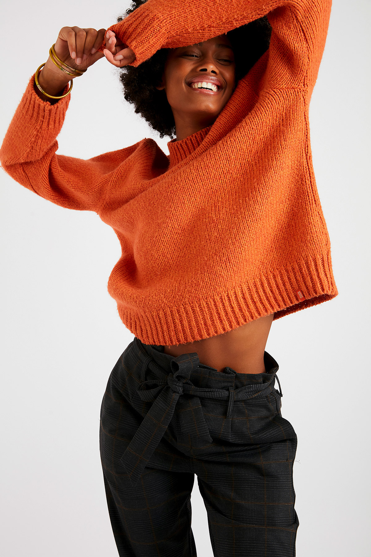 orange swetar