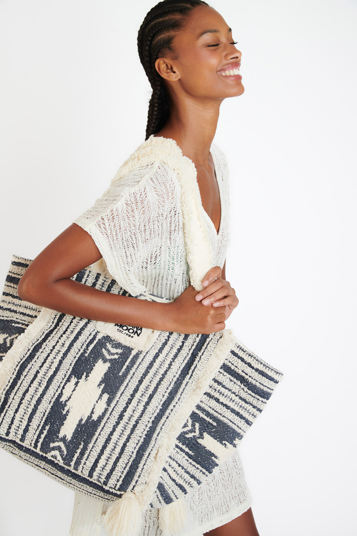 Bolso de tela azul marino con inspiración azteca MANAE PASADENA
