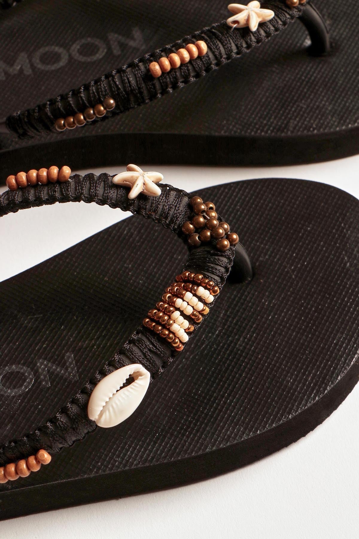 LUCERO TAHUATA black flip-flops - 1