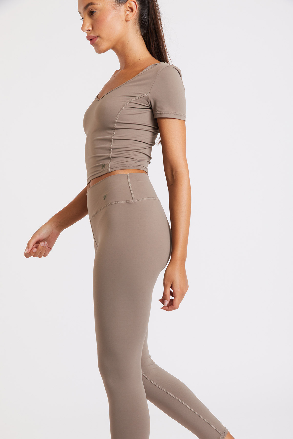 T-shirt de sport taupe pour femme Mantra Wellness - 2