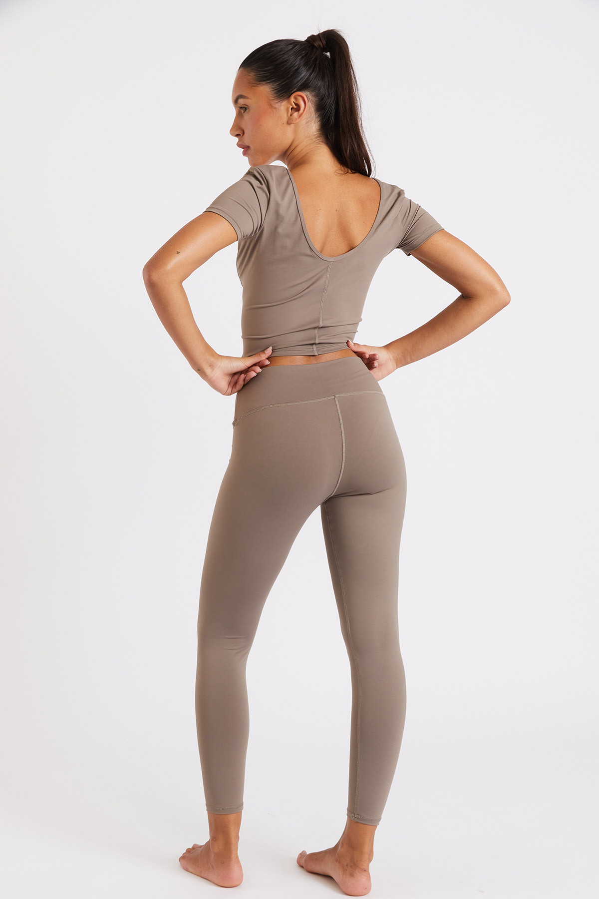 T-shirt de sport taupe pour femme Mantra Wellness - 1