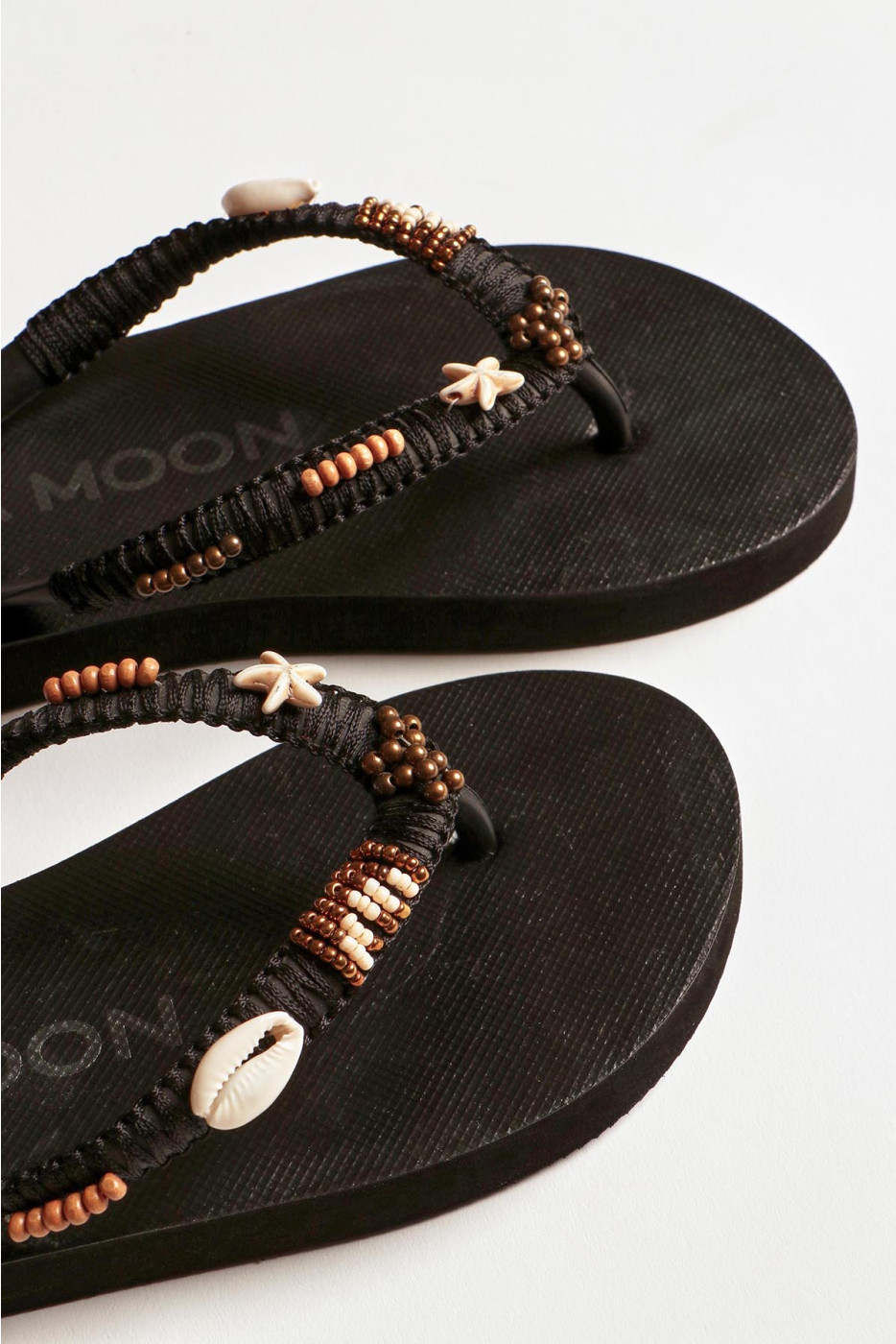 LUCERO TAHUATA black flip-flops