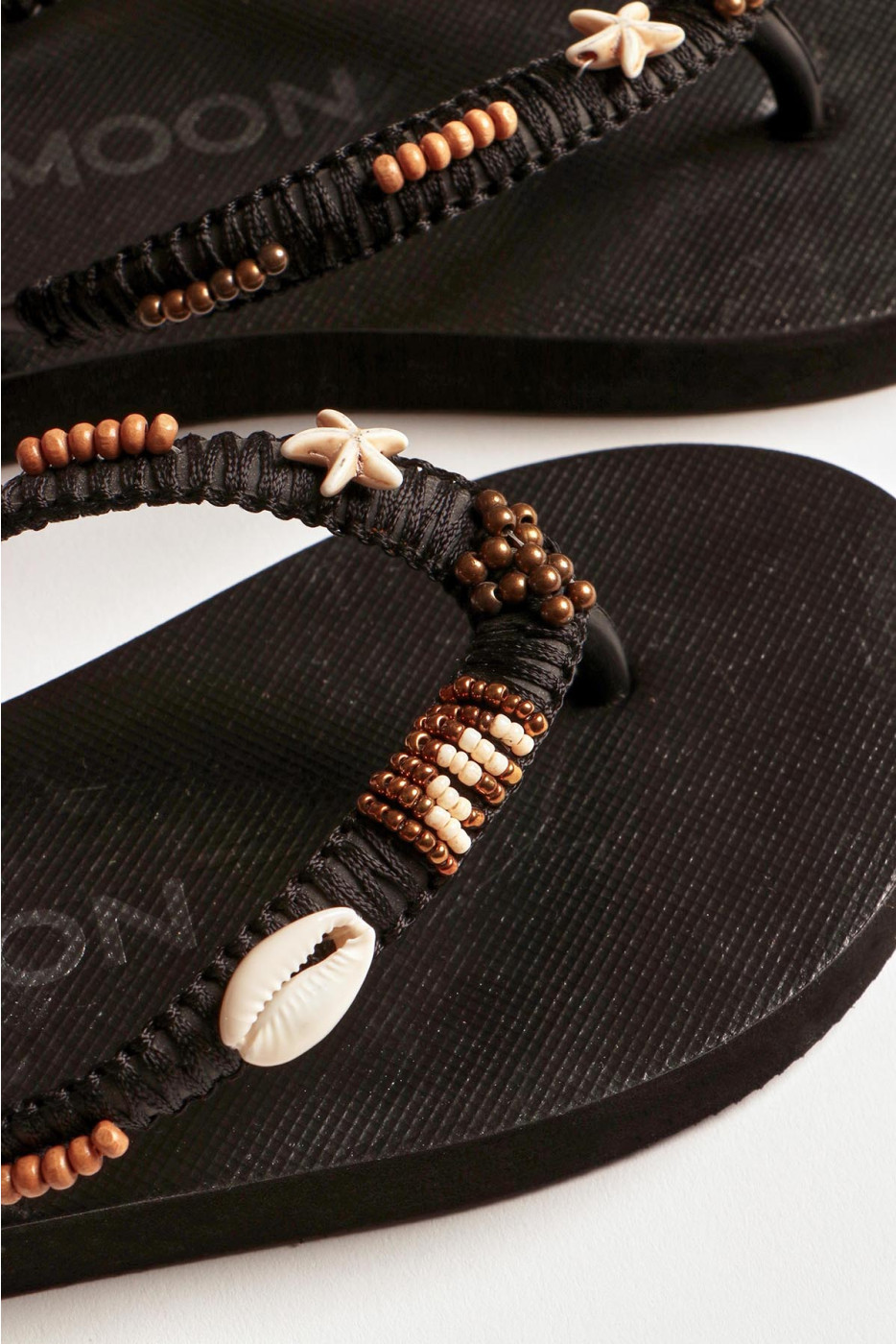 LUCERO TAHUATA black flip-flops