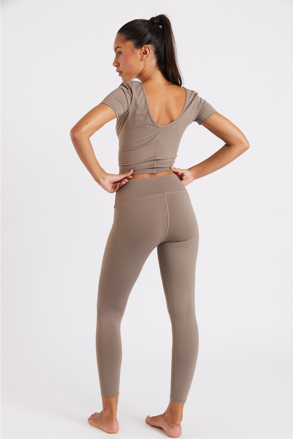 T-shirt de sport taupe pour femme Mantra Wellness