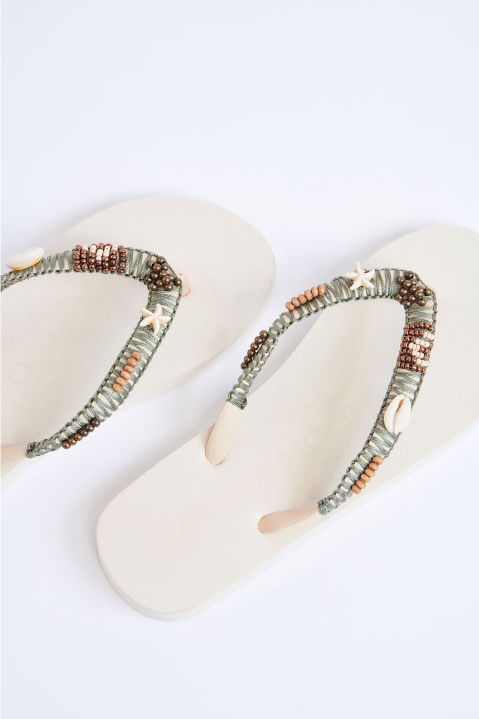 LUCERO TAHUATA ecru flip-flops