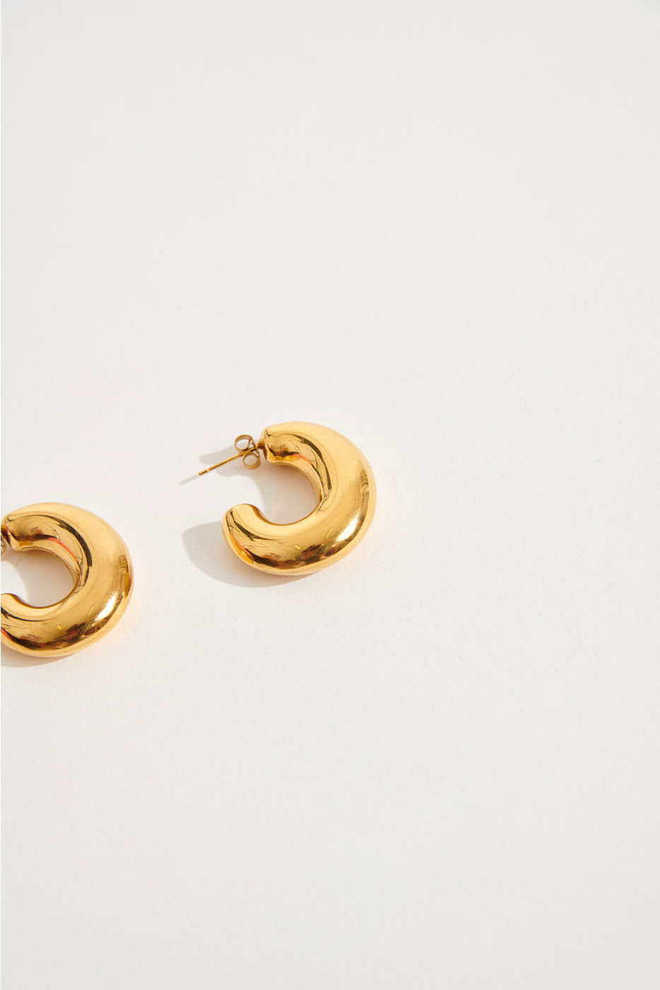 Shashi® Sola Hoop small golden hoop earrings - 3